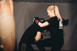 Selbstverteidigung für Frauen und Mädchen - Martial Arts Academy